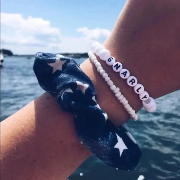 VSCO girl sticker and bracelet set - Picture 3 of 5